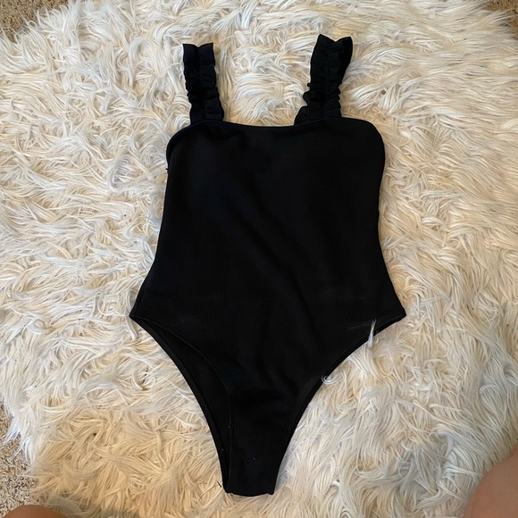 Black ruffled sleeve bodysuit - Picture 6 of 6